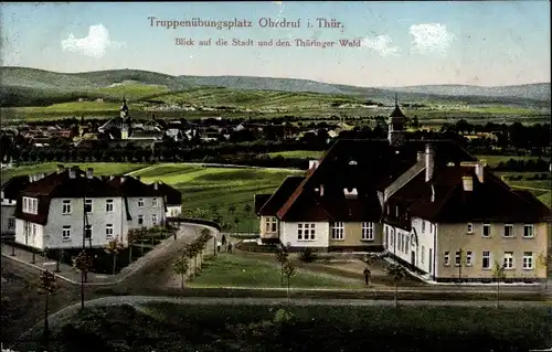 Ak Ohrdruf in Thüringen, Truppenübungsplatz, Blick auf die Stadt und Thüringer Wald