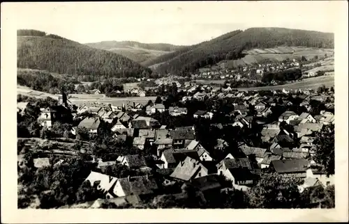 Ak Geraberg in Thüringen, Blick auf den Ort mit Umgebung