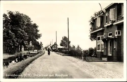 Ak Zevenhoven Nieuwkoop Südholland, Dorpstraat met Raadhuis