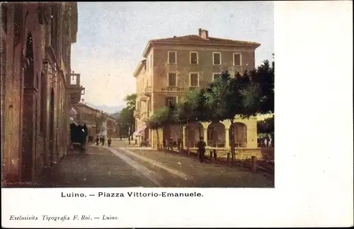 Ak Luino Lago Maggiore Lombardia, Piazza Vittorio Emanuele