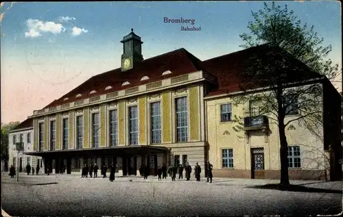 Ak Bydgoszcz Bromberg Westpreußen, Blick auf den Bahnhof, Soldaten, Dworzec