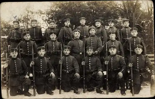 Foto Ak Germersheim am Rhein, Korporalschaft, Deutsche Soldaten in Uniform