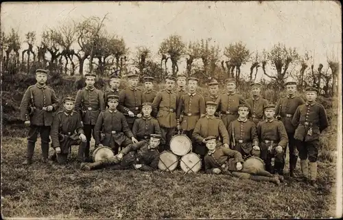 Foto Ak Deutsche Soldaten in Uniformen, Gruppenaufnahme, I WK