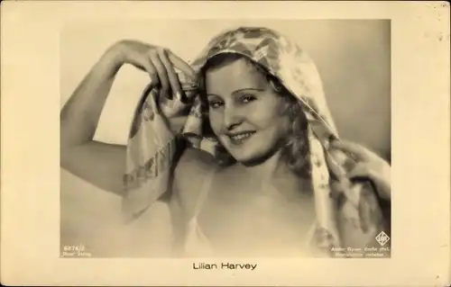 Ak Schauspielerin Lilian Harvey, Portrait, Kopftuch