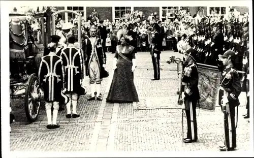 Ak Den Haag Südholland, Königliche Familie, Rittersaal 1956, Kutsche