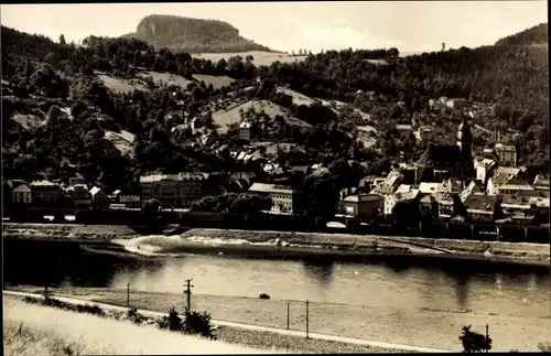 Ak Königstein an der Elbe Sächsische Schweiz, im Hintergrund der Pfaffenstein