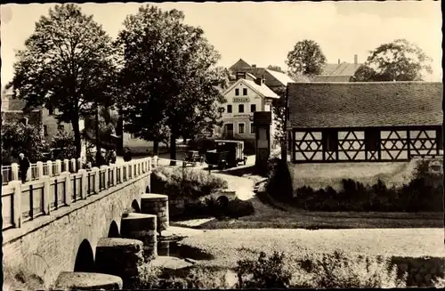 Ak Weischlitz im Vogtland, Elsterbrücke mit Konsumwarenhaus