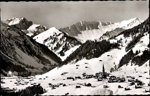 Ak Mittelberg im Kleinwalsertal Vorarlberg, Panorama mit Bödmen, Heiterberg, Älpeleskopf, Winter