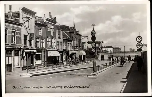 Ak Gouda Südholland Niederlande, Spoorwegstr. met ingang verkeerstunnul