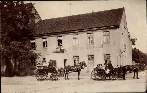 Foto Ak Pirna an der Elbe, Oberer Gasthof, Kutschen