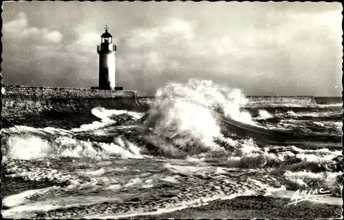 Ak Ile d'Oléron Charente Maritime, La Cotiniere, le Phare pas gros temps, Leuchtturm