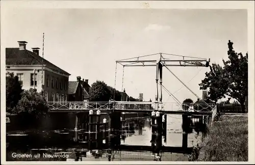 Ak Nieuwolda Groningen Niederlande, Flusspartie, Brücke
