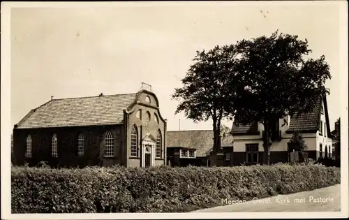 Ak Meeden Groningen Niederlande, Ger. Kerk met Pastorie