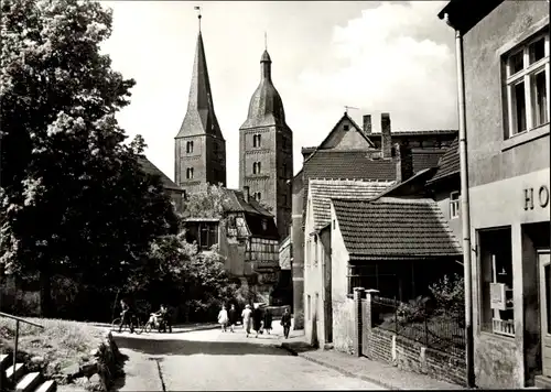Ak Altenburg in Thüringen, Rote Spitzen, Straßenpartie