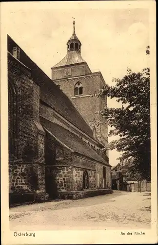 Ak Osterburg in der Altmark, An der Kirche