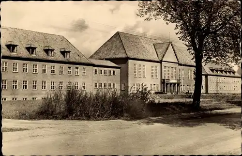 Ak Güstrow in Mecklenburg, Pädagogisches Institut, Außenansicht