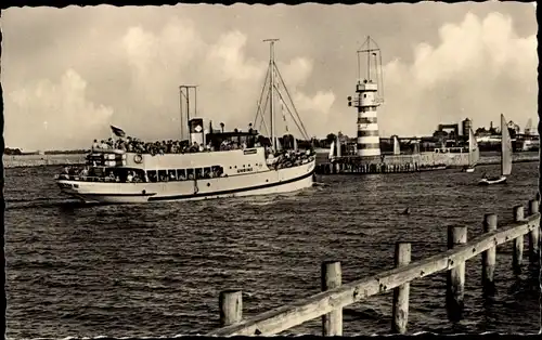 Ak Ostseebad Warnemünde Rostock, An der Mole, Leuchtturm, Passagierschiff