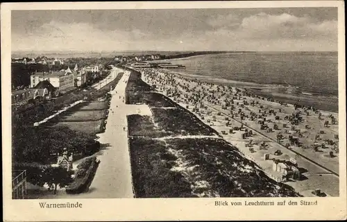 Ak Ostseebad Warnemünde Rostock, Blick vom Leuchtturm auf den Strand, Promenade