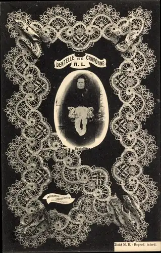 Passepartout Ak Craponne sur Arzon Haute Loire, Dentelle, Frau in Tracht