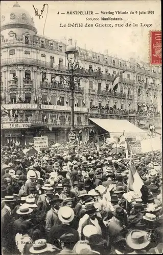 Ak Montpellier Hérault, Meeting Viticole 1907, Le Defile des Gueux, rue de la Loge