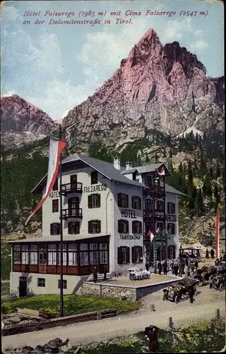 Ak Belluno Veneto, Hotel Falzarego mit Cima Falzarego an der Dolomitenstraße