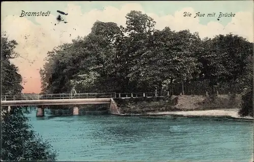 Ak Bad Bramstedt in Holstein, Die Aue mit Brücke