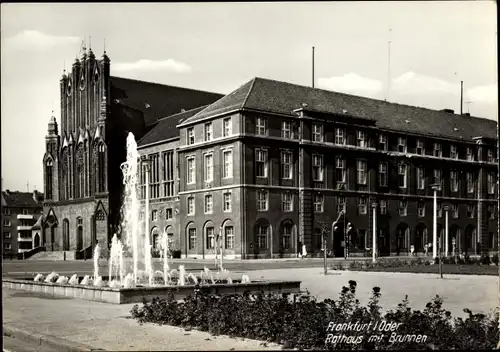 Ak Frankfurt an der Oder, Rathaus mit Brunnen