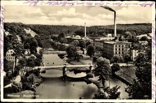 Ak Neudörfchen Mittweida in Sachsen, Flusspartie mit Brücke, Fabrikgebäude