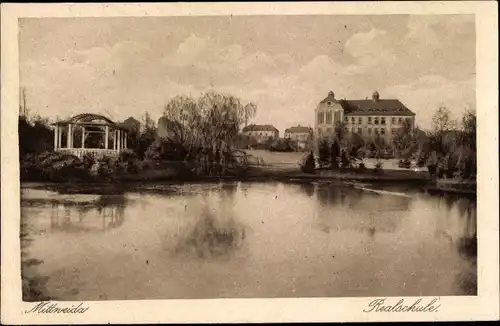Ak Mittweida in Sachsen, Blick übers Wasser zur Realschule