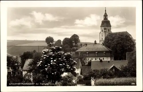 Ak Großhartmannsdorf in Sachsen, Ortspartie, Kirche, Baumblüte