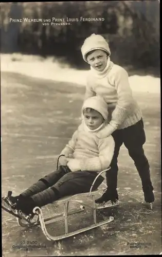 Ak Prinzen Wilhelm und Louis Ferdinand von Preußen auf Schlittschuhen, Schlitten