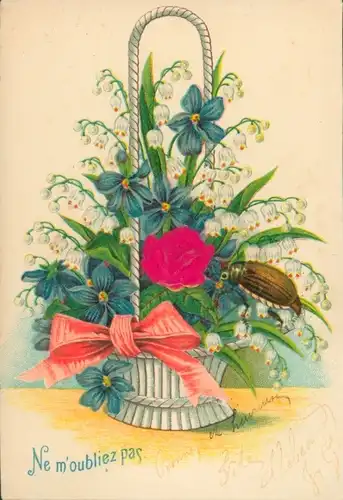 Präge Ak Blumen im Korb, Maiglöckchen, Schleife, Stoffblume