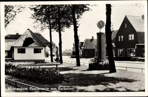 Ak Muntendam Groningen, Plantsoentje met Kerkstraat