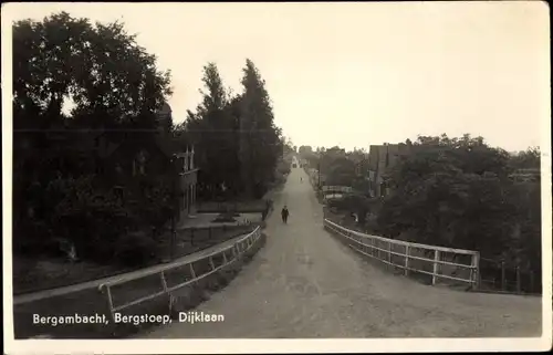 Foto Ak Bergambacht Südholland, Bergstoep, Dijklaan