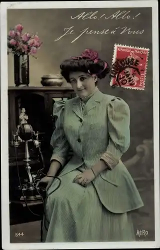 Ak Je pense a vous, Frau beim Telefonieren, Telefon