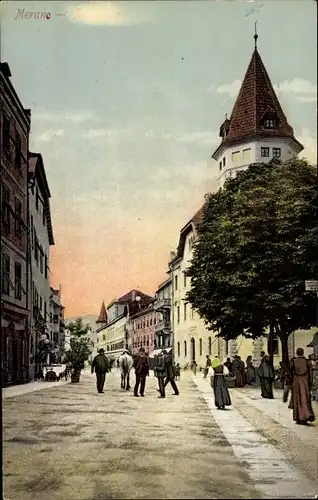 Ak Meran Merano Südtirol, Straßenpartie, Passanten