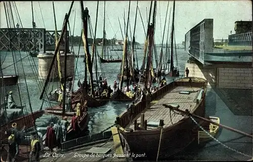 Ak Kairo Ägypten, Groupe de barques passant le pont