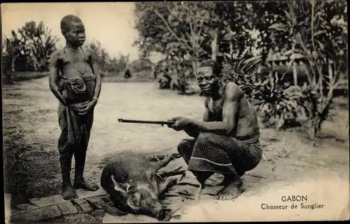 Ak Gabon Gabun, Chasseur de Sanglier, afrikanische Jäger, erlegtes Wildschwein