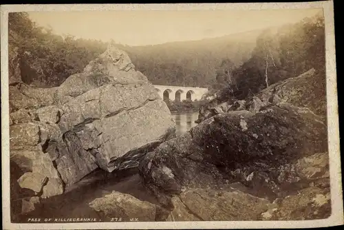 Kabinett Foto Killiecrankie Schottland, Landschaft mit Felsen, Brücke, 1894