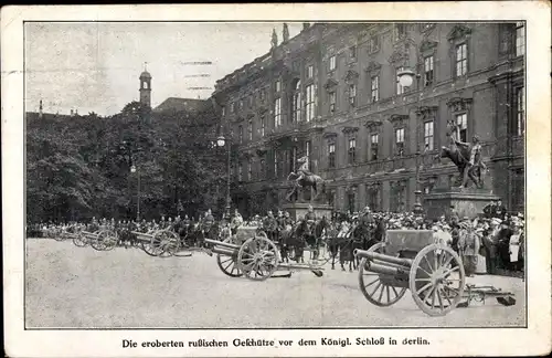 Ak Berlin Mitte, Eroberte russische Geschütze vor dem Schloss, I WK