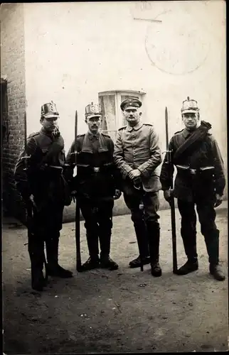 Foto Ak Kalk Köln Nordrhein Westfalen, Deutsche Soldaten in Uniformen, Landwehr, I WK
