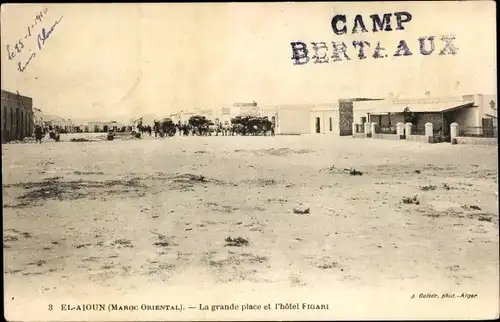 Ak El Aioun Marokko, La grande place et Hotel Figari