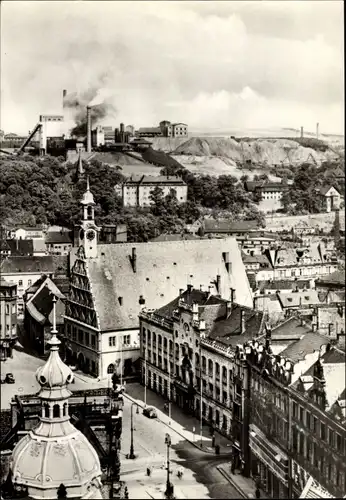 Ak Zwickau in Sachsen, Blick vom Dom auf Rathaus, Gewandhaus, Hauptmarkt, Industrieanlagen