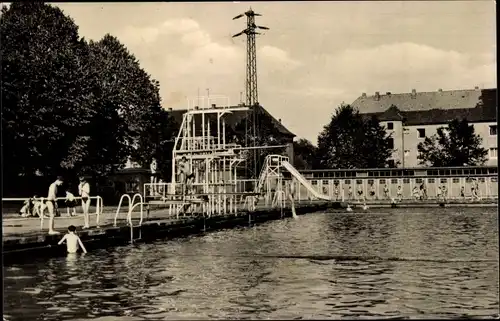 Ak Gera in Thüringen, Schwimmbad, Rutsche, Sprungturm