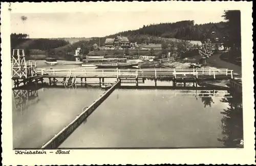 Ak Kriebstein Mittelsachsen, Blick auf das Bad, Steg, Sprungturm, Boote