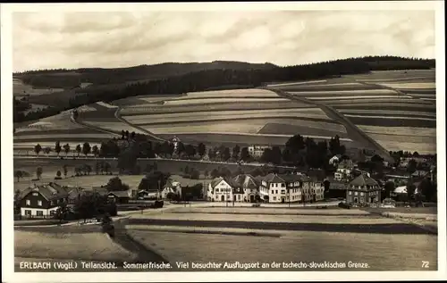 Ak Erlbach im Vogtland, Gesamtansicht mit Blick auf den Ort