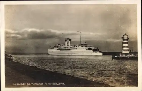 Ak Ostseebad Warnemünde Rostock, Fährschiff Schwerin, Leuchtturm