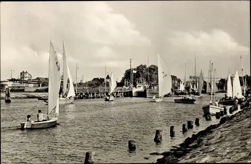 Ak Ostseebad Warnemünde Rostock, An der Mole, Segelboote