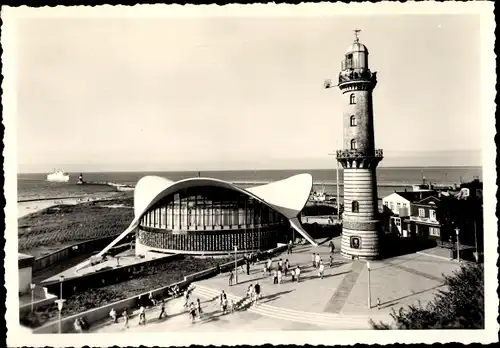 Foto Ak Warnemünde Rostock in Mecklenburg, Leuchtturm, Teepott, Fährschiff