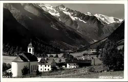 Ak Gschnitz in Tirol, Ortpartie mit Kirche, Gebirgskette
